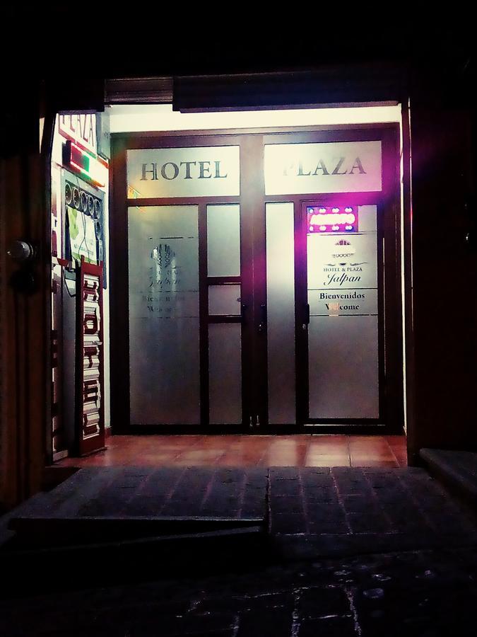 Hotel Y Plaza Халпан Екстериор снимка